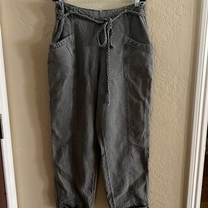 C&C California: 55% Linen, 45% Lyocell pants with cuffed legs, & pockets😎